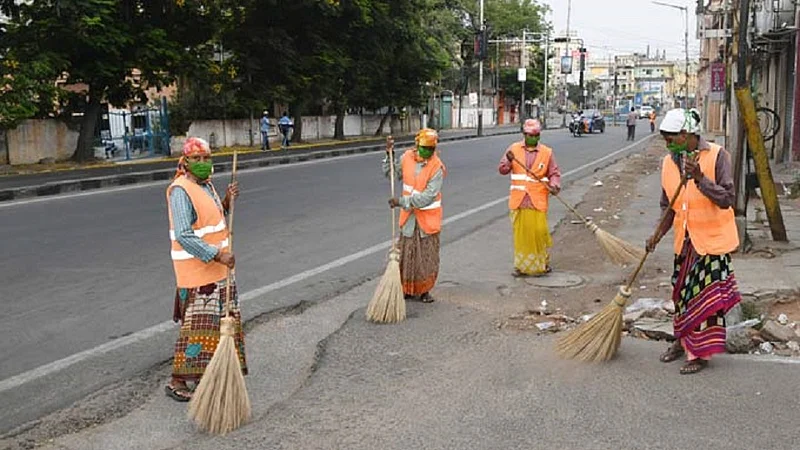 मुंबई पालिकेकडे अपुरे स्वच्छता निरीक्षक; कोव्हिड काळात संख्या वाढवण्याची गरज