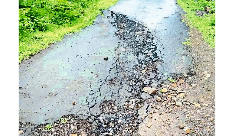 Heavy Rain Damage Veer Devpat Road Heavy Traffic Closed