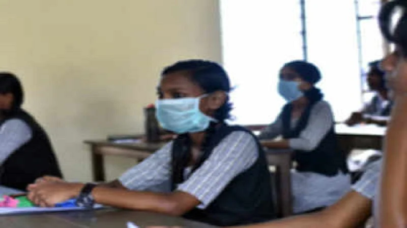 नववी-बारावीचे वर्ग सुरू! 40 मिनिटांच्या चार तासिका, मोकळ्या जागेत वर्ग घेण्यास मुभा