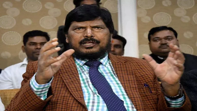 वीजबिल 50 टक्के माफ करा; केंद्रीय राज्यमंत्री रामदास आठवले यांची मागणी