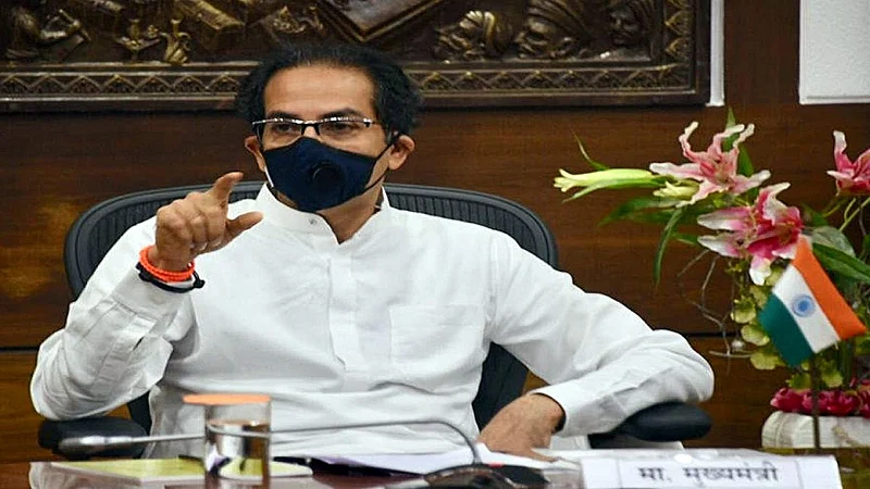 'केंद्राच्या निर्देशांनुसार राज्यात लसीकरण करा'; मुख्यमंत्री उद्धव ठाकरेंच्या यंत्रणांना सूचना