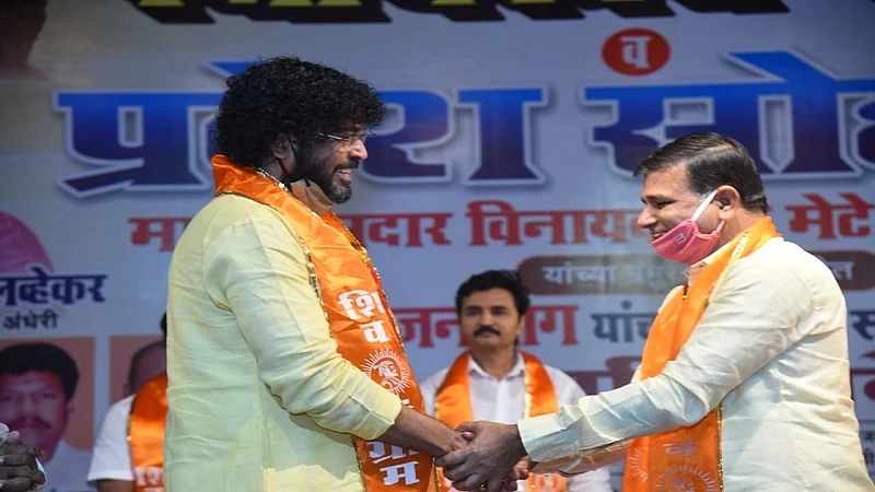 मराठा क्रांतीमोर्चा समन्वयकाचा भाजप सोडून शिवसंग्राममध्ये प्रवेश}