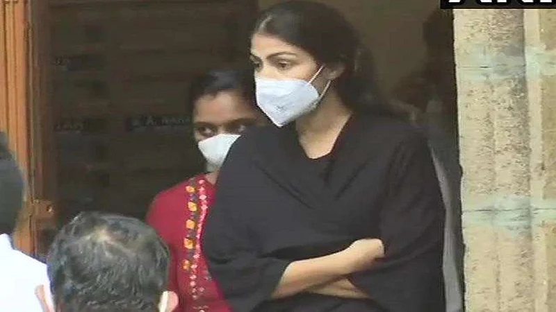 रिया चक्रवतीला 14 दिवसांची न्यायालयीन कोठडी; एनसीबीकडून सुरू होती चौकशी