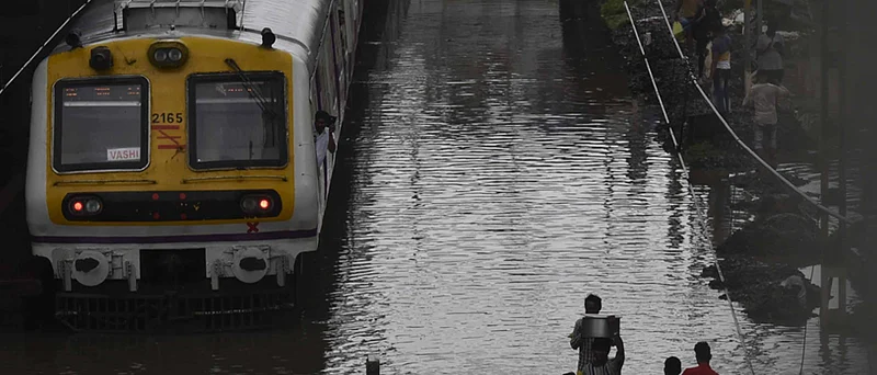 Mumbai-Local-Train-In-Rain