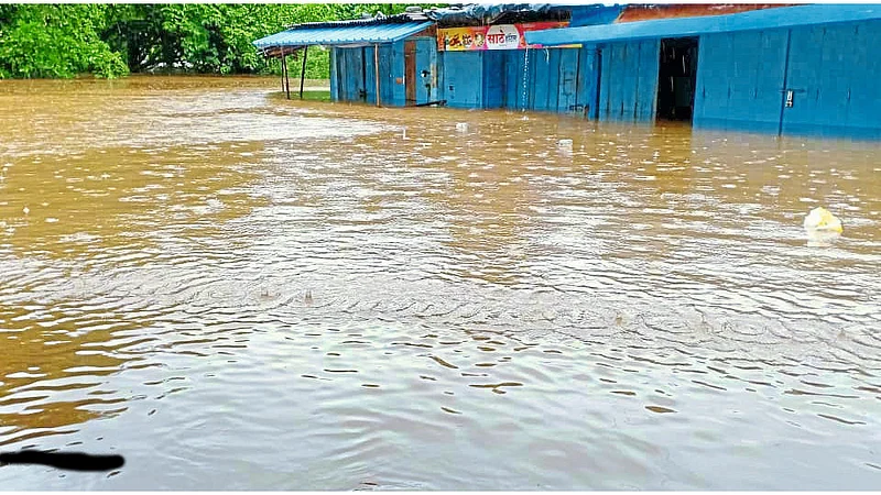 Gad River Flood Water Enters In Makhajan Market