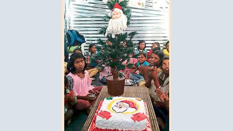 लिहू लागलो, आम्ही वाचू लागलो
