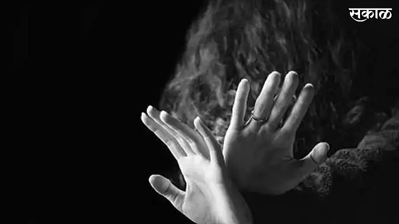 Mumbai local train women hurt by men two incidents happened in week