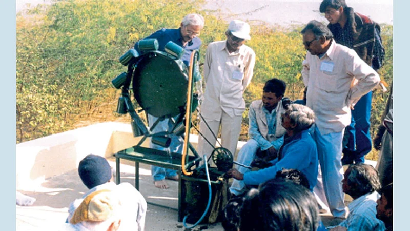 स्थानिक लोक समस्येवर मात करण्यासाठी तंत्रज्ञान विकसित करीत आहेत.