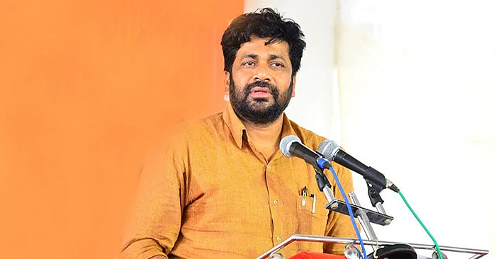 Akola News: Guardian Minister Bachchu Kadu said, take action against unskilled agricultural workers!
