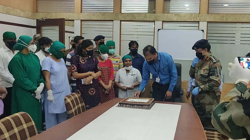 लष्करी अधिकाऱ्यांनी असे केले डॉक्टरांचे...