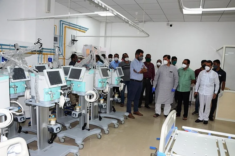 Chief Minister Uddhav Thackeray and Deputy Chief Minister Ajit Pawar will inaugurate Jamba Kovid Hospital in Satya on Friday..jpg