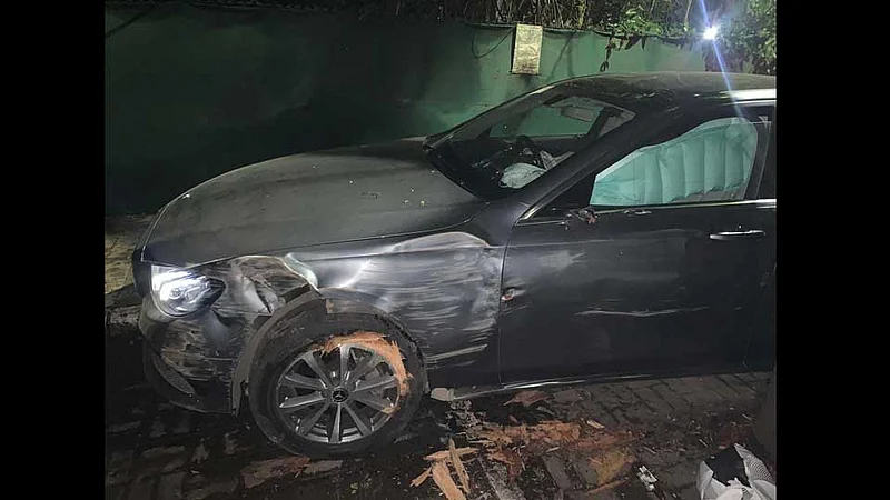 Congress MLA Vishwajit Kadam is safe in a vehicle accident in Pune.jpg