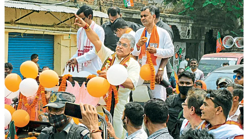 बांकुरा: पश्चिम बंगालचे भाजपचे प्रदेशाध्यक्ष दिलीप घोष यांचा मंगळवारी रोड शो झाला.