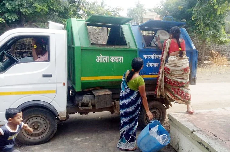 Women agitation against the municipality in Shevgaon