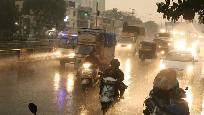 Heavy rain with thunderstorms in Pune