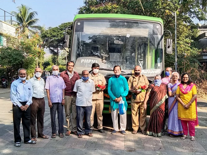 In Paramahansa Nagar in Kothrud, the birthday of the bus service is celebrated every year on the day of Padva.jpg