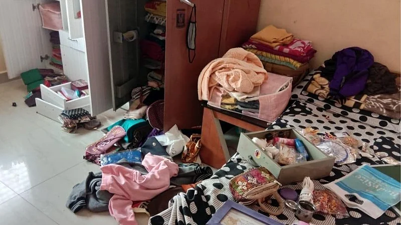 In Shevgaon, thieves stole jewelery and cash worth Rs three lakh.jpg
