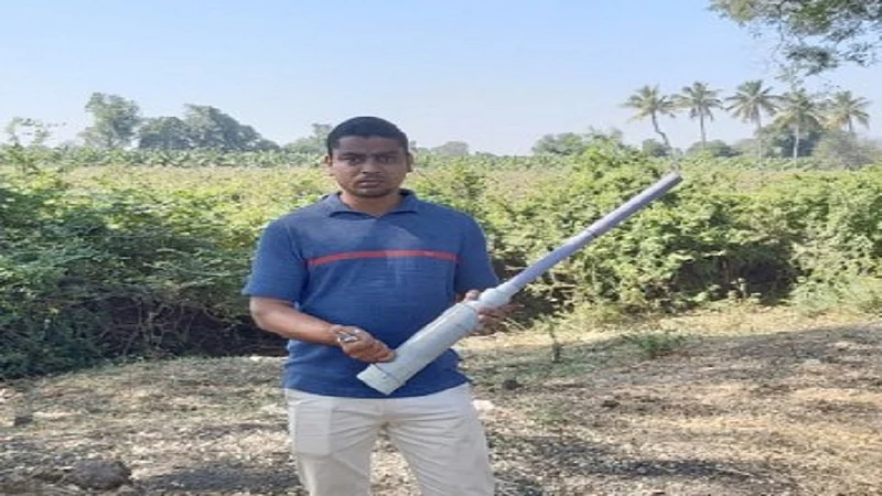 In Taloda, a young man has developed a farm gun to protect himself from wildlife 2.jpg