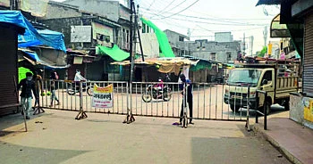अखेर... बॅरिकेटस् टाकत नवापूर शहर झाले सील !