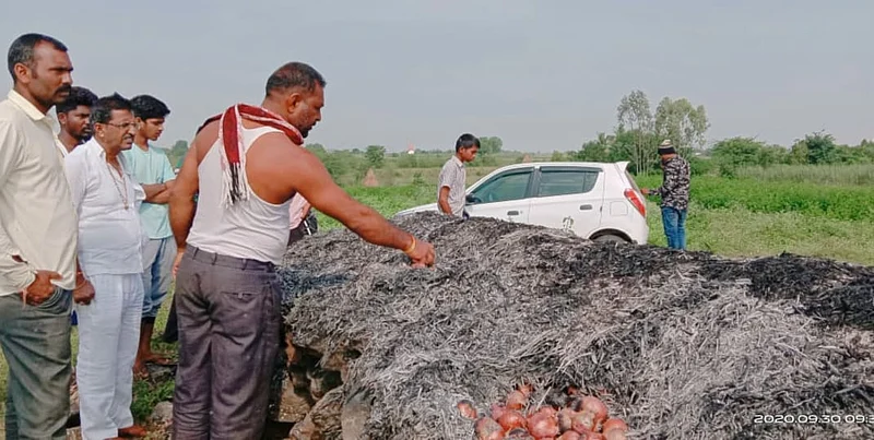 Chombhut Narayan Barkade onion fire in Parner taluka