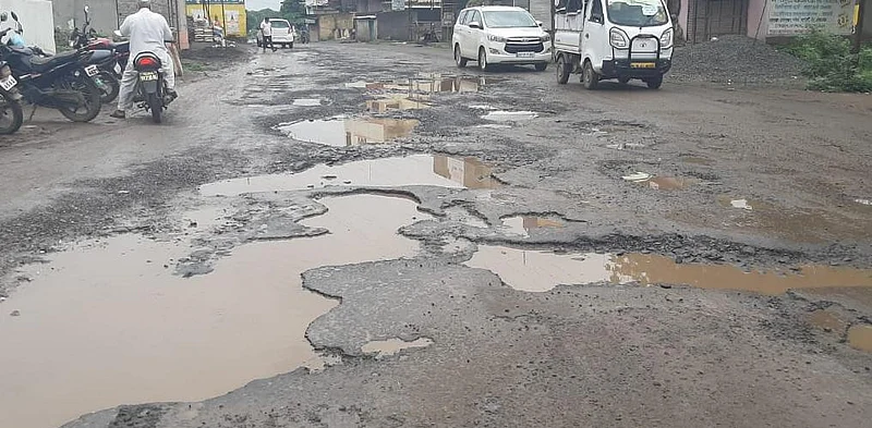 Pits on roads in Shevgaon taluka due to rains