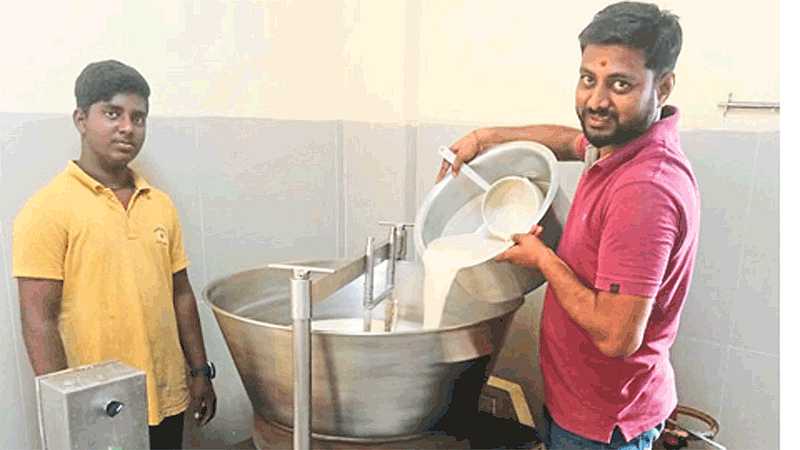Kolhapur Nrusinhawadi Basundi Famous.gif