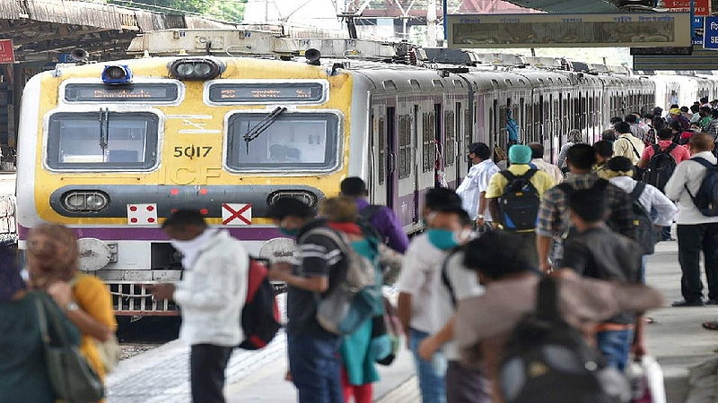 कोरोना काळात रेल्वे प्रवासात काळजी घ्या, वैद्यकीय तज्ज्ञांचा सल्ला