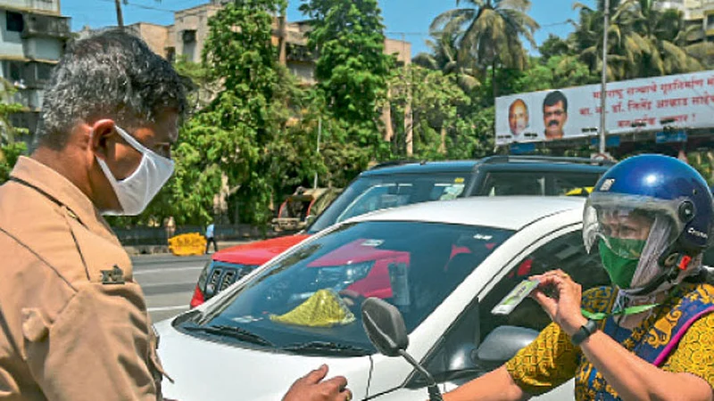 राज्यात संचारबंदी ; जिल्ह्यांच्या सीमाही बंद