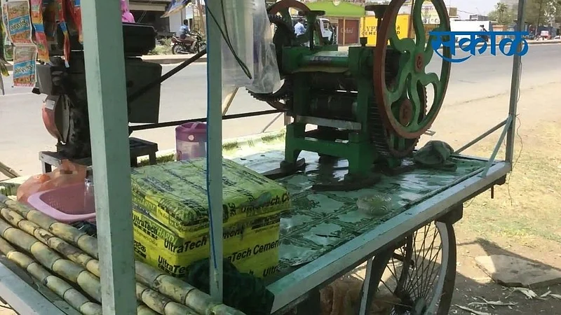 News about corona affected local business Nashik Marathi News}
