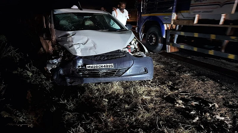 One person has been seriously injured in a tractor and car accident at Pachod 2.jpg