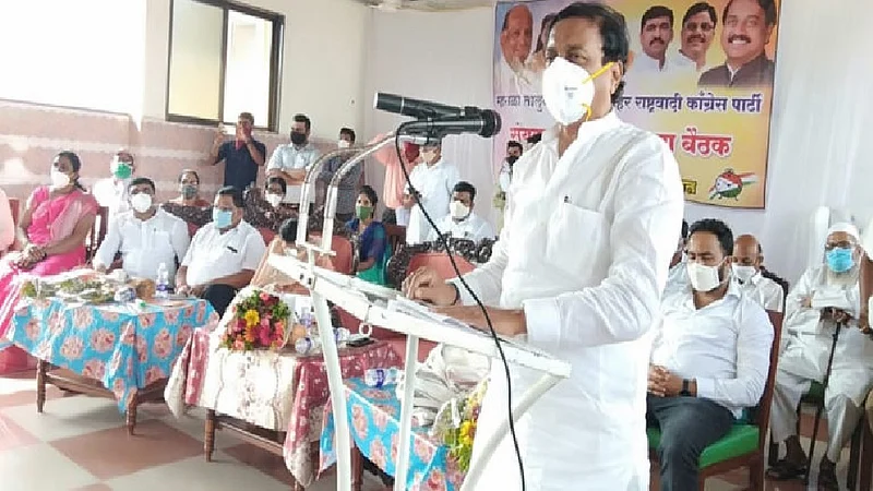 गुजरातमध्ये गरब्याला परवानगी नाही, मग राज्यात कशाला? सुनिल तटकरेंचा भाजपला टोला