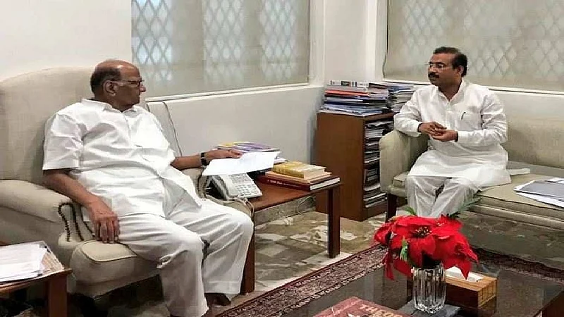 शरद पवारांकडून टोपे यांच्या कुटुंबीयांचं सांत्वन, शेअर केली भावूक पोस्ट