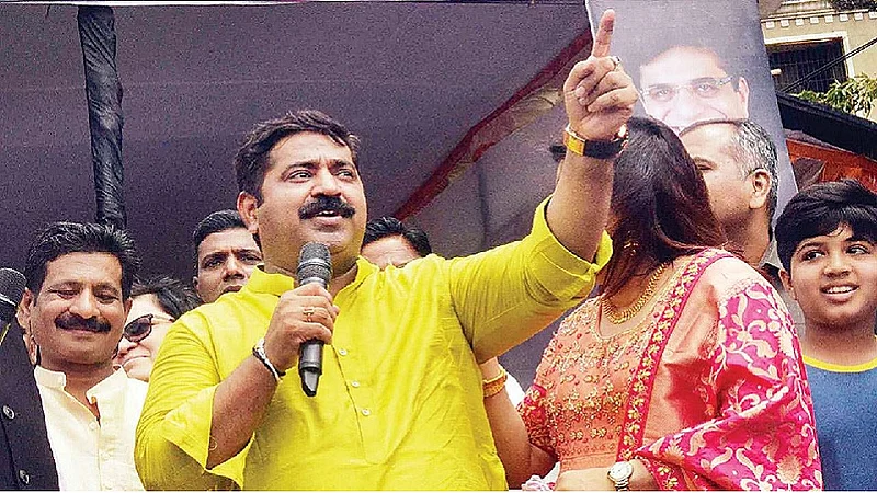 अनिल देशमुख यांनी धमकी दिली का?, राम कदम यांचा सवाल