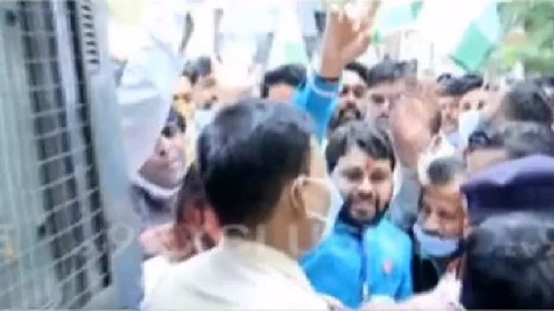 police stopped swabhimani party people to protest in Nagpur