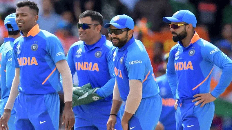 Rohit Sharma gives India injury scare
