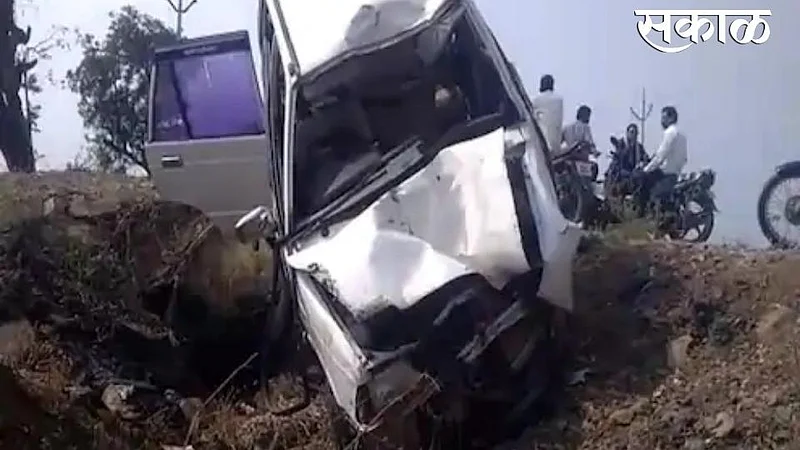 Akola Marathi News washim man died in a car accident rescuing a dog