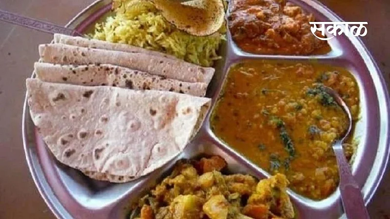 गॅस महागल्यानं खानावळीतील जेवणही महागलं!}