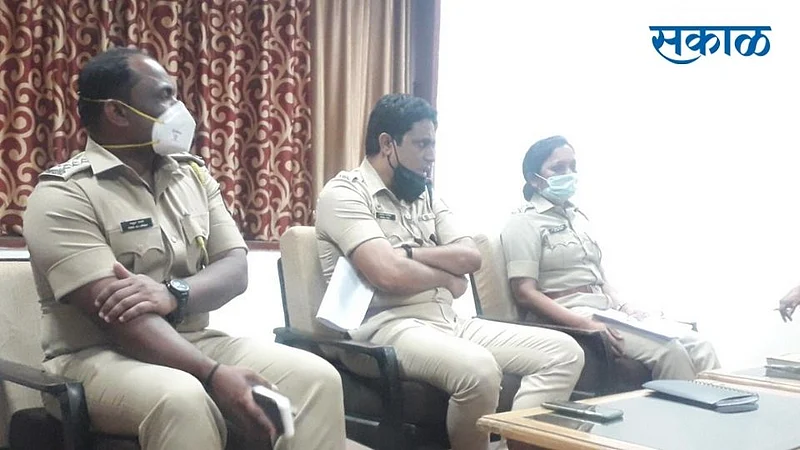 ahemdnagar police arrested two accused in goutam hiren murder case}