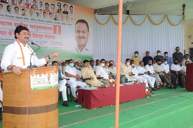 Social Justice Minister Dhananjay Mundhe said that the Mahavikras Aghadi government, which is currently the best example of democracy in the state, has come to power..jpg