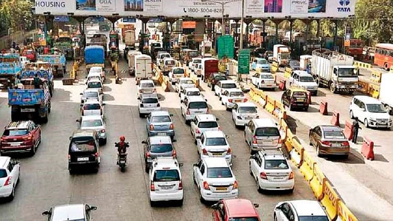 35 people Leave home by registering at the toll booth
