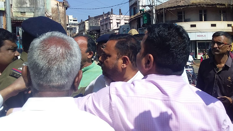 Karnataka police arrested Minister Rajendra Patil Yadravkar in belgum marathi news