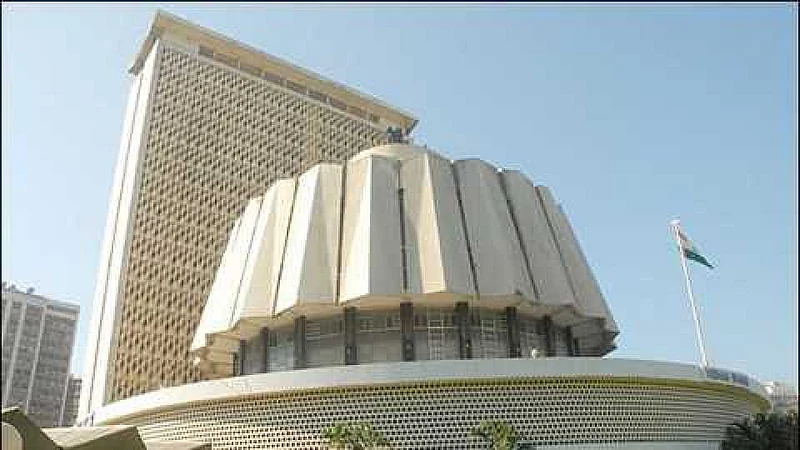 Akola News: A record number of candidates will be tested by voters