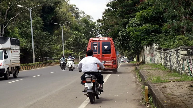 पिंपरी-चिंचवडमधील रुग्णवाहिकांचा शॉर्टकट ठरेल जीवघेणा