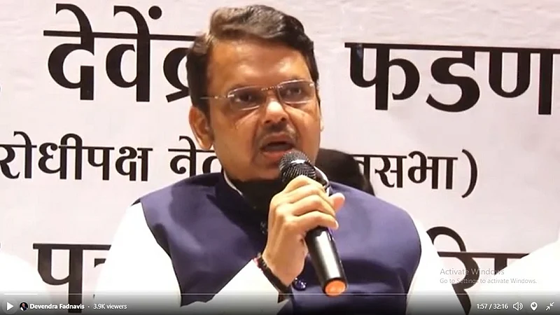 "एकनाथ खडसे यांनी मला व्हिलन ठरवलं, योग्य वेळी बोलेन; शेतकऱ्यांना लवकरात लवकर मदत करा" - फडणवीस