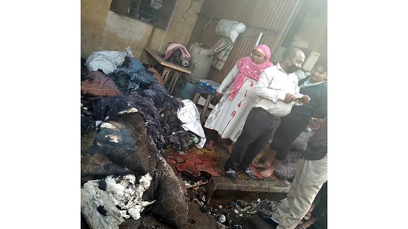 Video : दापोडीत गादी कारखान्याला आग; दिवाळीसाठी भरलेला माल जळाला