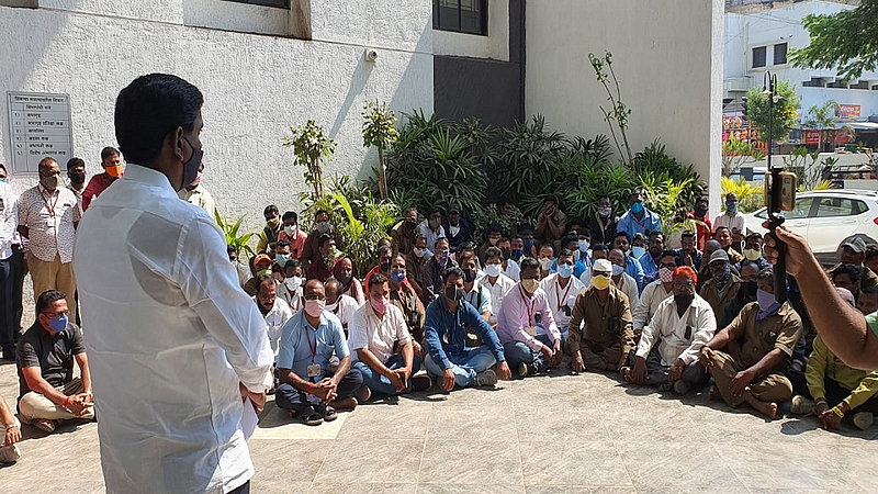 Work stoppage agitation started by employees for sanugrah grant in Baramati