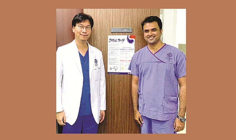 Nagpur doctor save patient life in plane