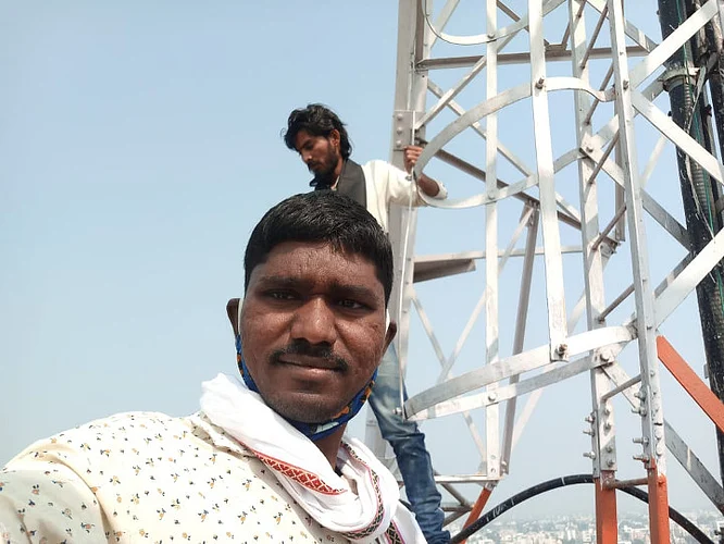 Akola News: Farmers climbed the tower of All India Radio