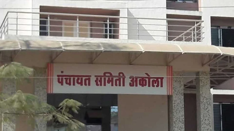 Akola News: Sarpanch attempted self-immolation in Panchayat Samiti office