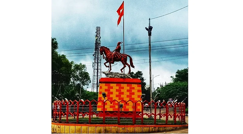 approved hydraulic ladder near Shivaji Maharaj equestrian monument at Junnar